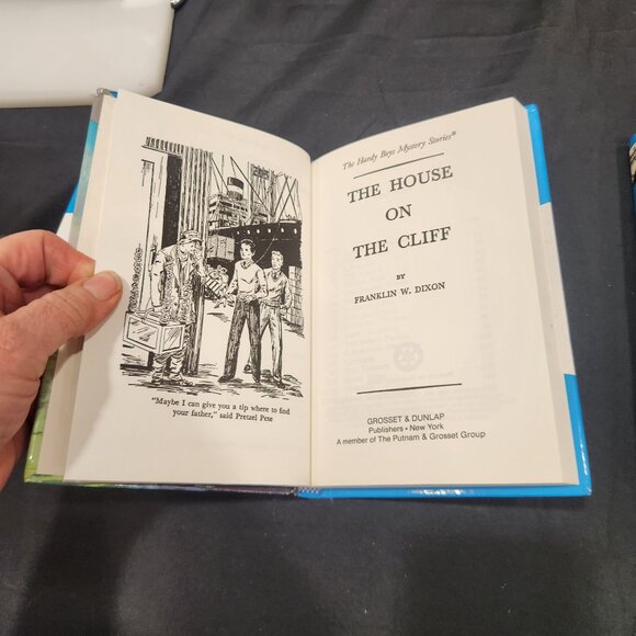 The Hardy Boys Mystery Stories Volumes 1-3 - Picture 5 of 6